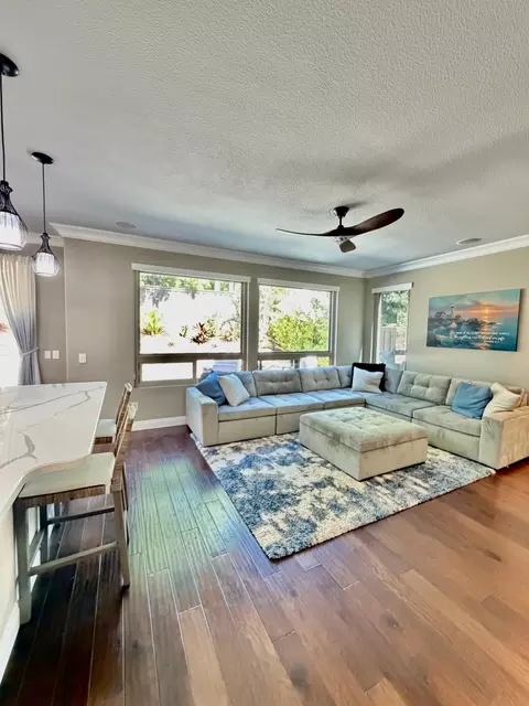 Living - 4982 Crestview Dr, Carlsbad, CA 92008 photo 2 of 8