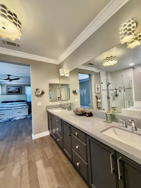 Bath - 4982 Crestview Dr, Carlsbad, CA 92008 photo 3 of 8