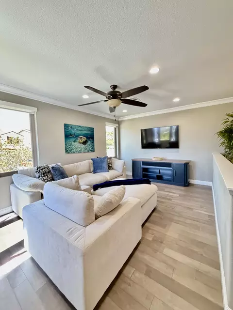 Living - 4982 Crestview Dr, Carlsbad, CA 92008 photo 3 of 8