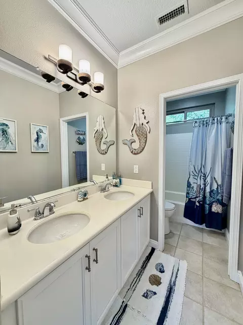 Bath - 4982 Crestview Dr, Carlsbad, CA 92008 photo 7 of 8