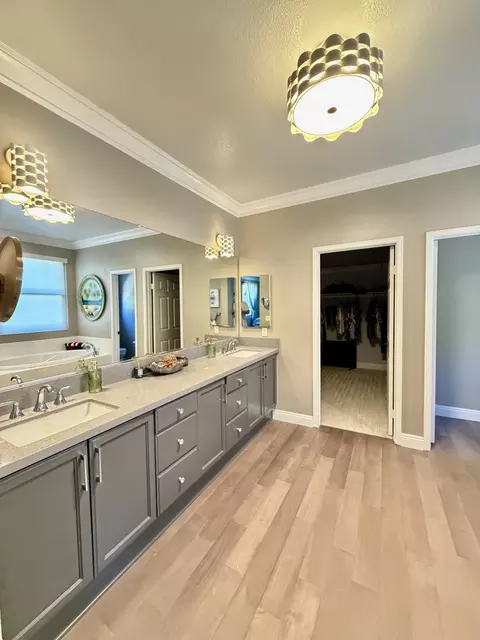 Bath - 4982 Crestview Dr, Carlsbad, CA 92008 photo 2 of 8