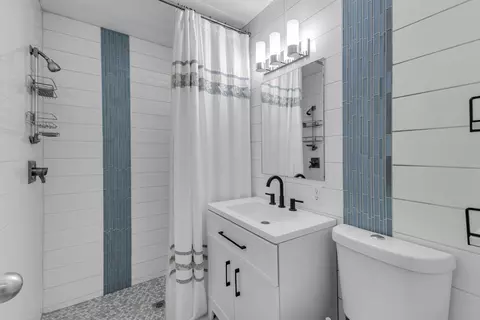 Bath - 79944 Camelback Dr, Bermuda Dunes, CA 92203 photo 3 of 3