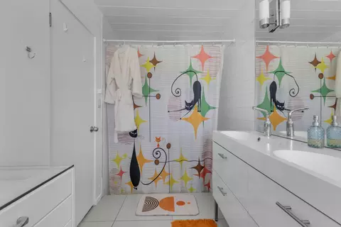 Bath - 79944 Camelback Dr, Bermuda Dunes, CA 92203 photo 2 of 3