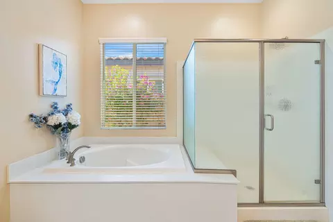 Bath - 43086 Borretti Way, Indio, CA 92203 photo 4 of 5