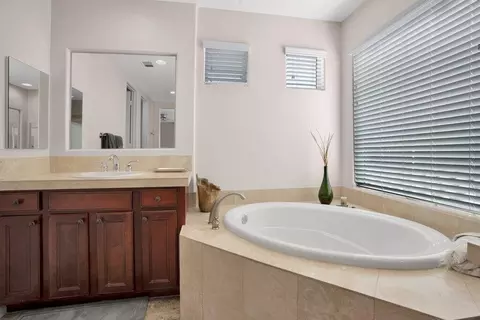 Bath - 80579 Plum Ln, Indio, CA 92201 photo 5 of 5