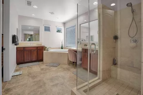 Bath - 80579 Plum Ln, Indio, CA 92201 photo 3 of 5