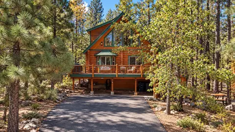 Exterior - 656 Saint Moritz Dr, Big Bear Lake, CA 92315 photo 14 of 17