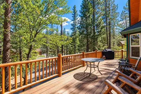 Exterior - 656 Saint Moritz Dr, Big Bear Lake, CA 92315 photo 4 of 17