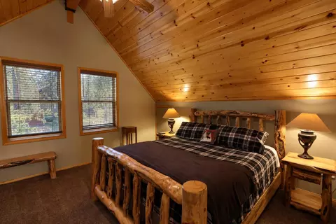 Bedroom - 656 Saint Moritz Dr, Big Bear Lake, CA 92315 photo 6 of 7