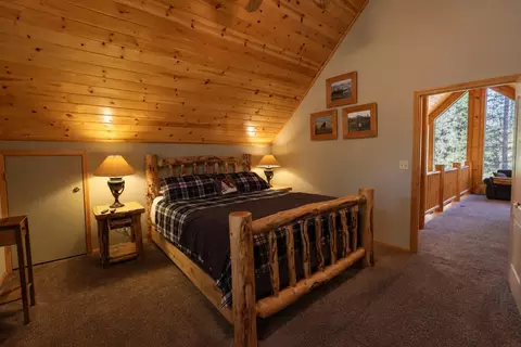 Bedroom - 656 Saint Moritz Dr, Big Bear Lake, CA 92315 photo 5 of 7