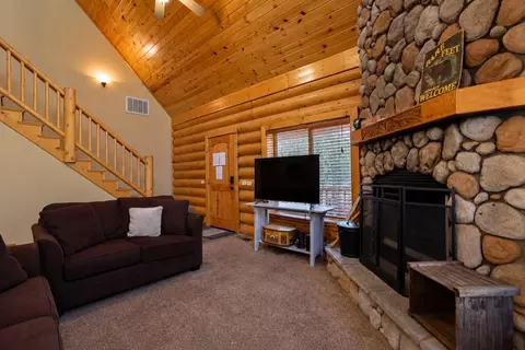 Living - 656 Saint Moritz Dr, Big Bear Lake, CA 92315 photo 2 of 5