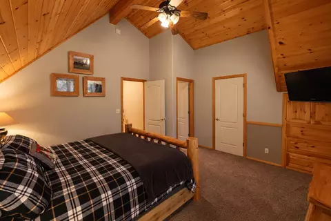 Bedroom - 656 Saint Moritz Dr, Big Bear Lake, CA 92315 photo 7 of 7