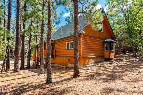 Exterior - 656 Saint Moritz Dr, Big Bear Lake, CA 92315 photo 11 of 17