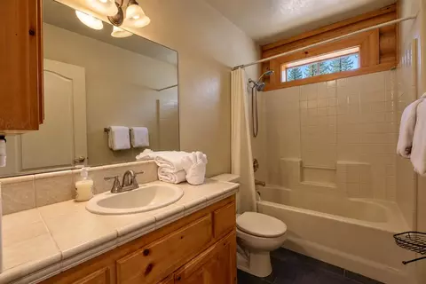 Bath - 656 Saint Moritz Dr, Big Bear Lake, CA 92315 photo 1 of 3