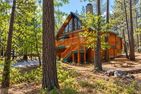 Exterior - 656 Saint Moritz Dr, Big Bear Lake, CA 92315 photo 12 of 17