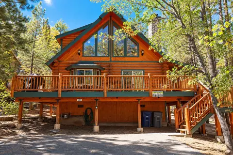 Exterior - 656 Saint Moritz Dr, Big Bear Lake, CA 92315 photo 2 of 17