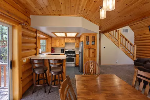 Dining - 656 Saint Moritz Dr, Big Bear Lake, CA 92315 photo 3 of 3