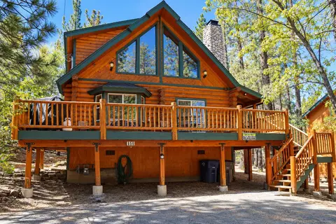 Exterior - 656 Saint Moritz Dr, Big Bear Lake, CA 92315 photo 6 of 17
