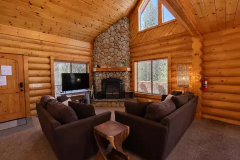 Living - 656 Saint Moritz Dr, Big Bear Lake, CA 92315 photo 3 of 5