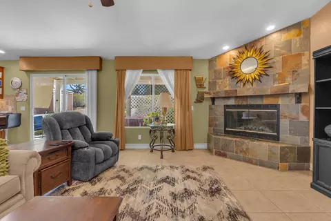 Living - 58253 Carlyle Dr, Yucca Valley, CA 92284 photo 4 of 6