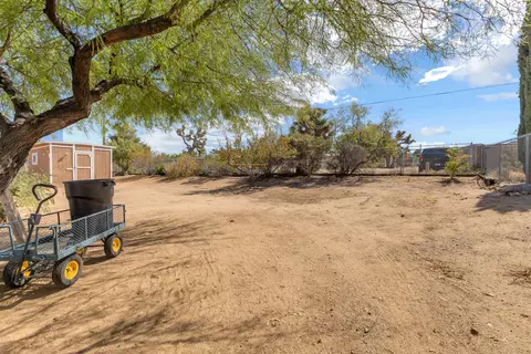Exterior - 58253 Carlyle Dr, Yucca Valley, CA 92284 photo 9 of 10