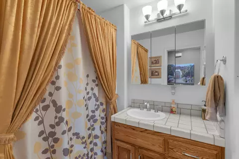 Bath - 58253 Carlyle Dr, Yucca Valley, CA 92284 photo 3 of 3