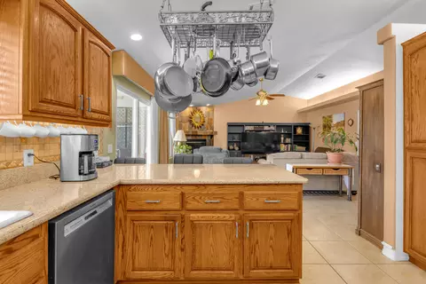 Kitchen - 58253 Carlyle Dr, Yucca Valley, CA 92284 photo 6 of 6