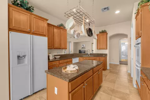 Kitchen - 40159 Camino Montecito, Indio, CA 92203 photo 6 of 7