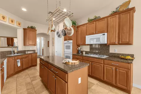 Kitchen - 40159 Camino Montecito, Indio, CA 92203 photo 4 of 7