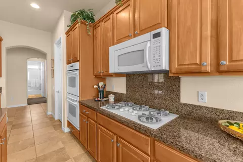 Kitchen - 40159 Camino Montecito, Indio, CA 92203 photo 5 of 7