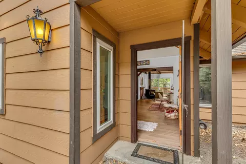 Entry Way - 52230 Sylvan Way, Idyllwild, CA 92549 photo 2 of 7
