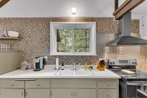 Kitchen - 52230 Sylvan Way, Idyllwild, CA 92549 photo 2 of 6