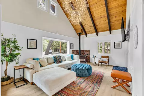Living - 52230 Sylvan Way, Idyllwild, CA 92549 photo 2 of 6