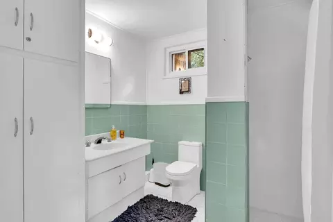 Bath - 52230 Sylvan Way, Idyllwild, CA 92549 photo 2 of 2