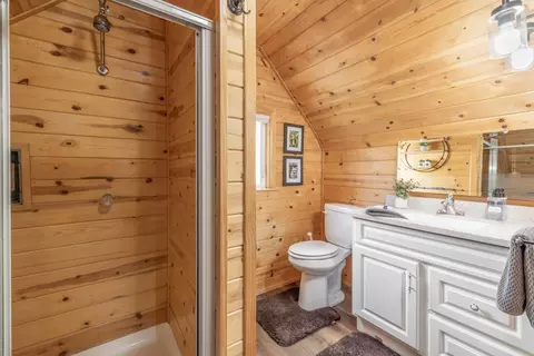 Bath - 42948 Moonridge Rd, Big Bear City, CA 92314 photo 5 of 6