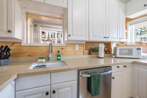 Kitchen - 42948 Moonridge Rd, Big Bear City, CA 92314 photo 4 of 4