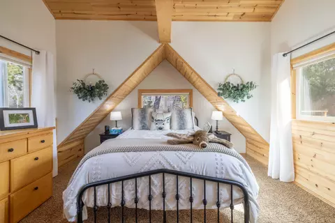 Bedroom - 42948 Moonridge Rd, Big Bear City, CA 92314 photo 1 of 10
