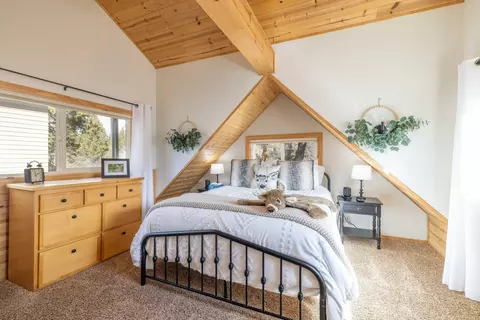 Bedroom - 42948 Moonridge Rd, Big Bear City, CA 92314 photo 3 of 10