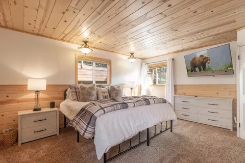 Bedroom - 42948 Moonridge Rd, Big Bear City, CA 92314 photo 5 of 10