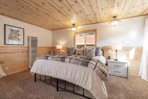 Bedroom - 42948 Moonridge Rd, Big Bear City, CA 92314 photo 6 of 10