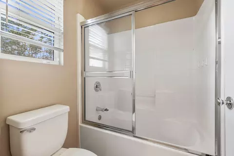 Bath - 84560 Bellissimo Cir, Indio, CA 92203 photo 4 of 5