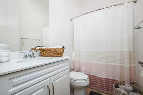 Bath - 84924 Bedero Ct, Indio, CA 92203 photo 3 of 3