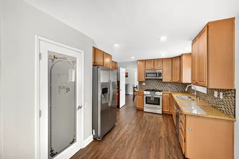 Kitchen - 49070 Tango Ct, La Quinta, CA 92253 photo 1 of 2