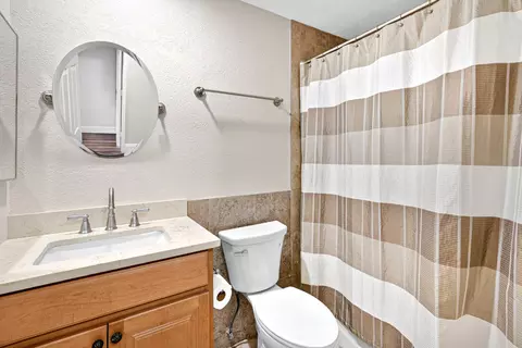 Bath - 49070 Tango Ct, La Quinta, CA 92253 photo 5 of 5