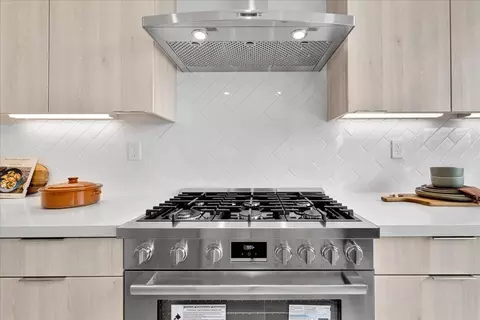 Kitchen - 714 Obsidian Loop E, Palm Springs, CA 92264 photo 6 of 6