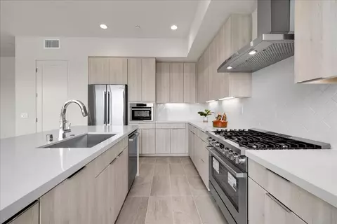 Kitchen - 714 Obsidian Loop E, Palm Springs, CA 92264 photo 4 of 6