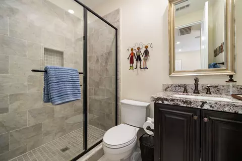 Bath - 81660 Macbeth St, La Quinta, CA 92253 photo 3 of 6