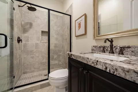 Bath - 81660 Macbeth St, La Quinta, CA 92253 photo 4 of 6