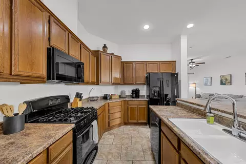 Kitchen - 84280 Acqua Ct, Indio, CA 92203 photo 2 of 2