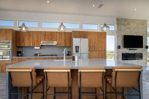 Kitchen - 5098 Balsa Ave, Yucca Valley, CA 92284 photo 2 of 4
